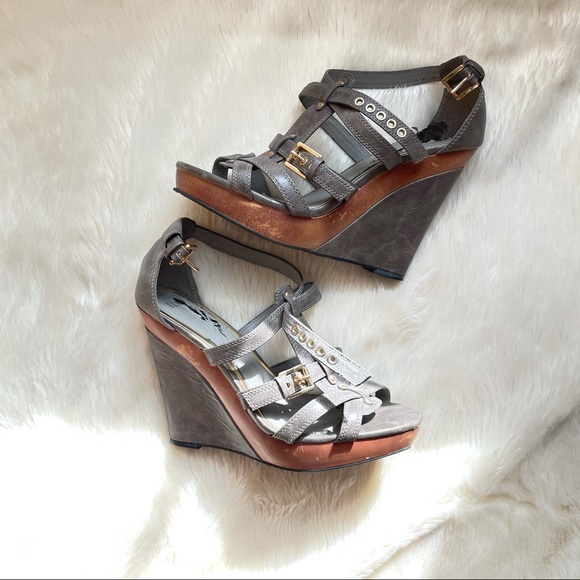 Elle Wedge - Picture 4 of 10